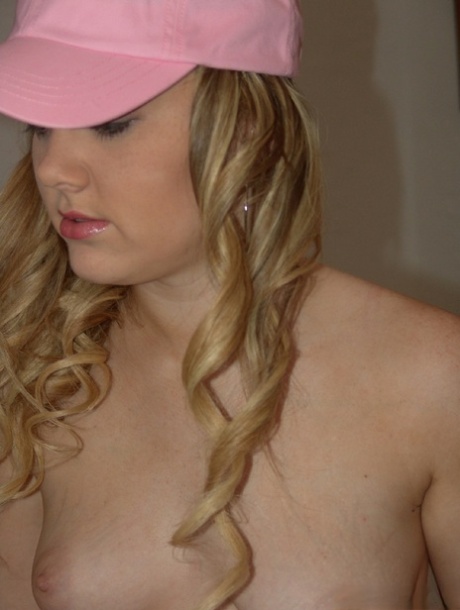 Amber Peach modelka erotyczna galerie